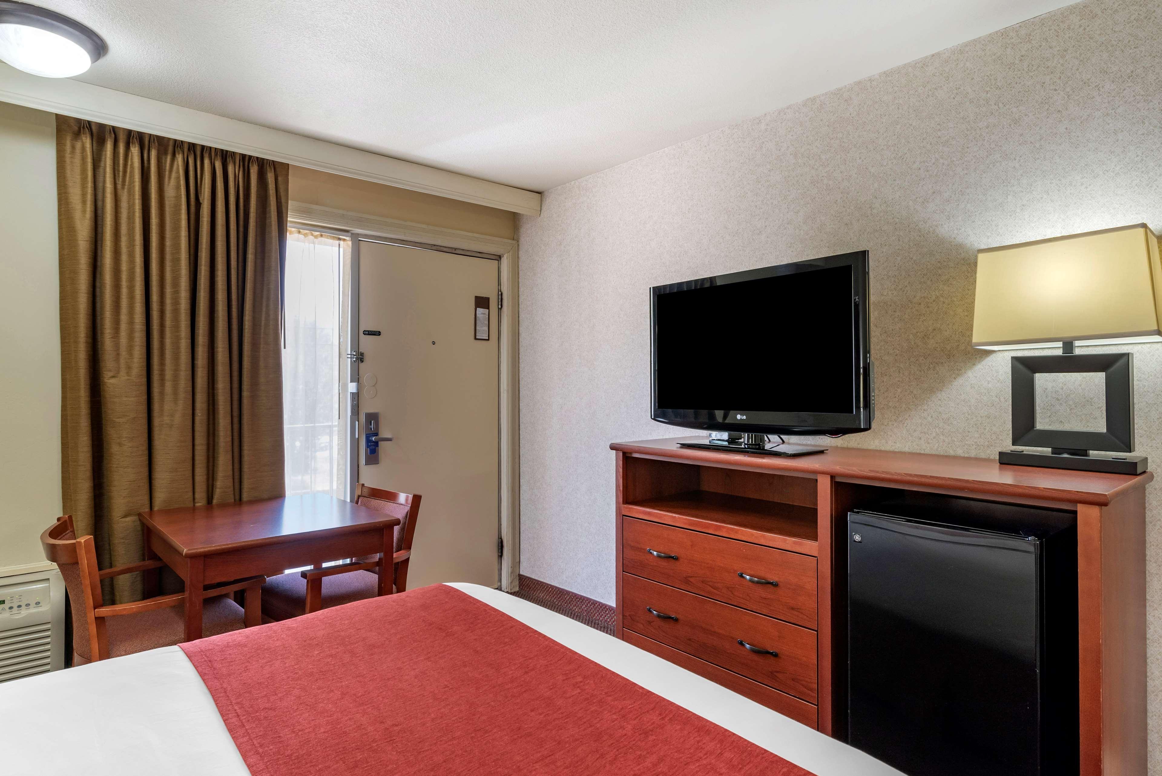 Best Western Sherwood Inn Clarksville Esterno foto
